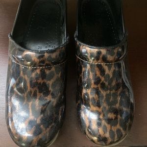 Dansko leopard print clogs. Size: 39 = 8.5/9